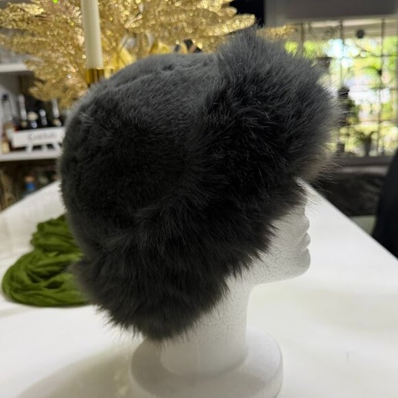 Women’s Elegant Gray Faux Fur Winter Hat - Picture 4 of 8